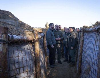 Ukrajina nežádá mnoho, uvedl Zelenskyj, který volal po dodávkách zbraní