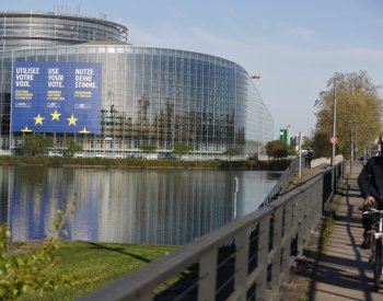 Europoslanci žádají šéfku EK, aby nejmenovala spolustraníka na vlivný post