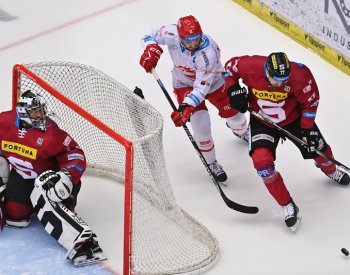 Spartu a Třinec čeká v sobotu klíčový boj o finále, sedmý duel začne ve 13 hodin