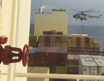 Írán v Ománském zálivu zadržel kontejnerovou loď spojenou s Izraelem