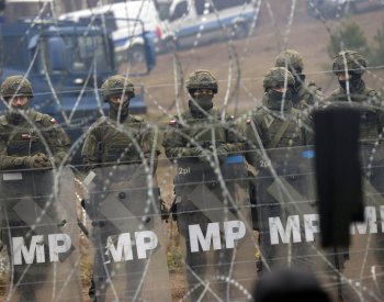 Polsko rozmístí u hranic s Běloruskem na 10.000 vojáků, uvedl ministr obrany