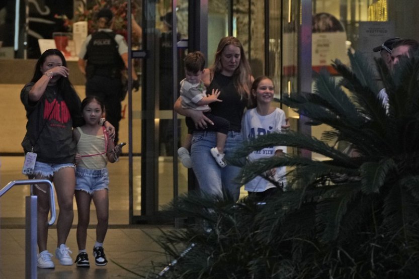 Útočník, který ubodal v Sydney šest lidí, se možná zaměřil na ženy