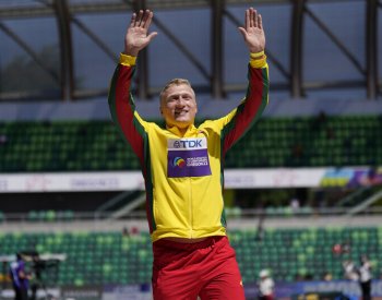 Diskař Mykolas Alekna překonal nejstarší mužský světový rekord, hodil 74,35