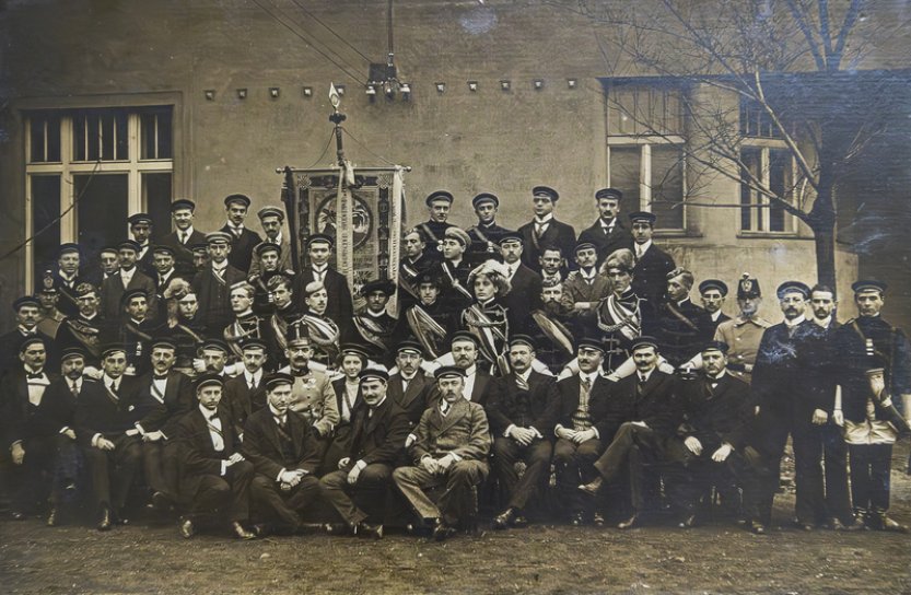 Sbírku ústeckého muzea doplnil vzácný skupinový snímek spolku Burschenschaft