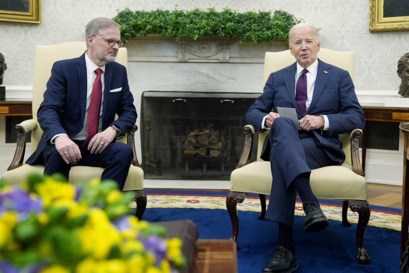 Fiala: Agresivní velmoci sledují, jak dopadne ruská invaze na Ukrajině