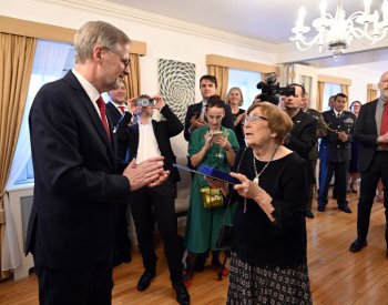 Fiala předal v USA medaili Karla Kramáře Janě Kánské, dceři Milady Horákové