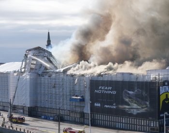 V Kodani hoří jedna z nejznámějších památek města