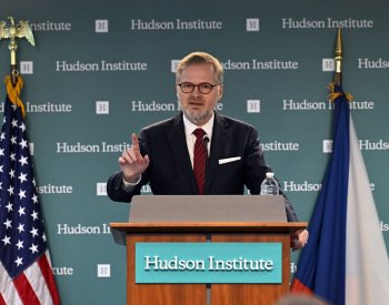 Podle Fialy lze do roka sehnat další milion kusů munice pro Ukrajinu