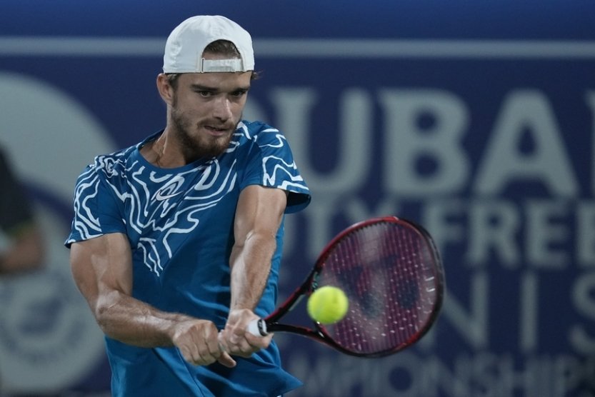 Macháč postoupil do 2. kola v Barceloně, Vondroušová ve Stuttgartu