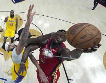 Lakers v předkole vybojovali postup do play off NBA, Golden State končí