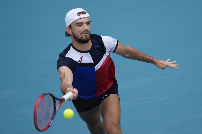 Tenista Macháč před zápasem druhého kola odstoupil z turnaje v Barceloně