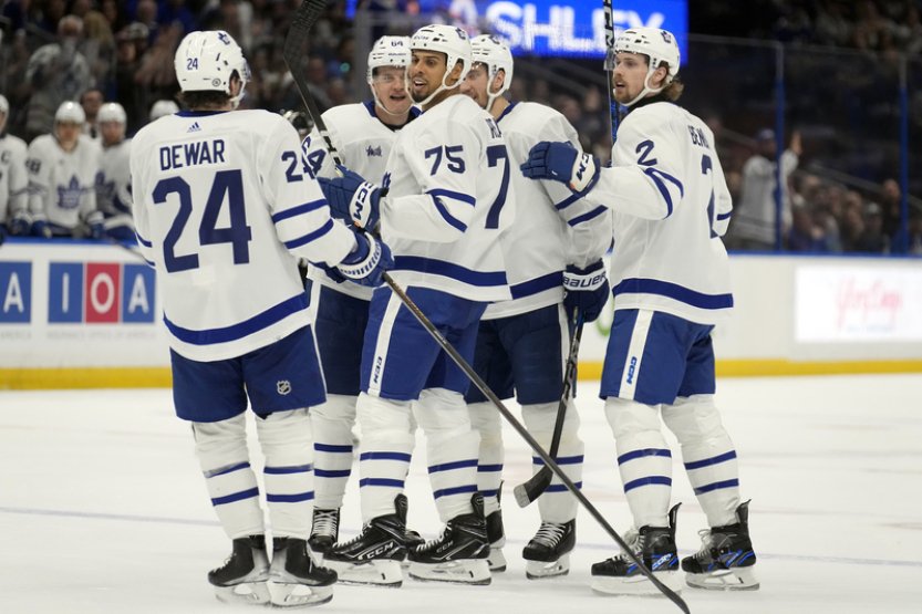 Kämpf dvakrát asistoval, Kučerov se dostal na 100 asistencí za sezonu