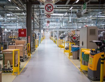 Studie: Firmy z Evropy a USA přesunují výrobu zpět ze zahraničí