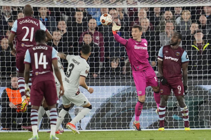 Leverkusen je po remíze s West Hamem v semifinále EL, Bergamo vyřadilo Liverpool