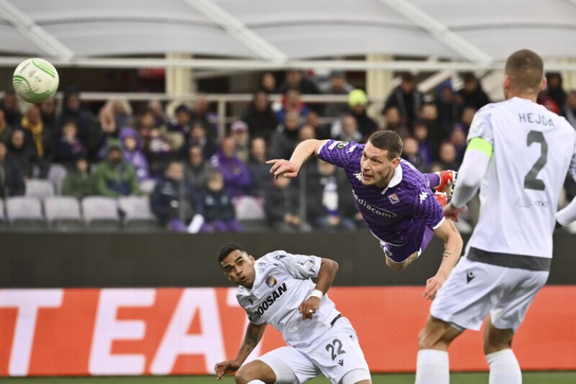 Italský tisk píše o černé magii, Batmanovi Jedličkovi a gumové zdi Plzně