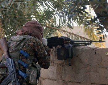 Při útocích Islámského státu v Sýrii zemřelo 28 vojáků a provládních bojovníků