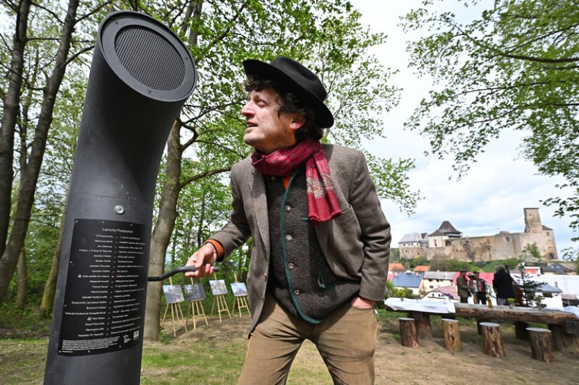 Poesiomat se stal novou atrakcí Lipnice nad Sázavou