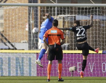 Neapol prohrála v Empoli 0:1 a pohárové příčky se jí vzdalují