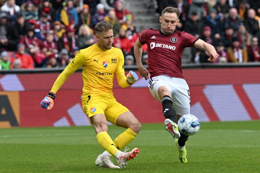 Fotbalisté Sparty přestříleli Ostravu 4:3 a upevnili si vedení v ligové tabulce
