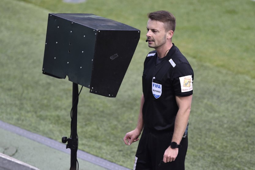 Komise rozhodčích kvůli porušení kodexu vyřadila z listiny sudí Orla a Horáka