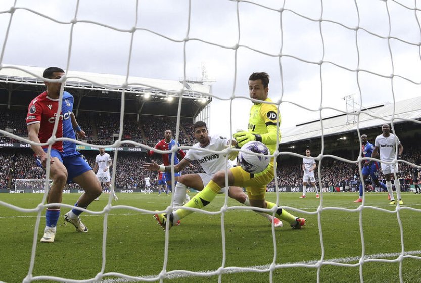 Fotbalisté West Hamu utrpěli v derby s Crystal Palace debakl 2:5