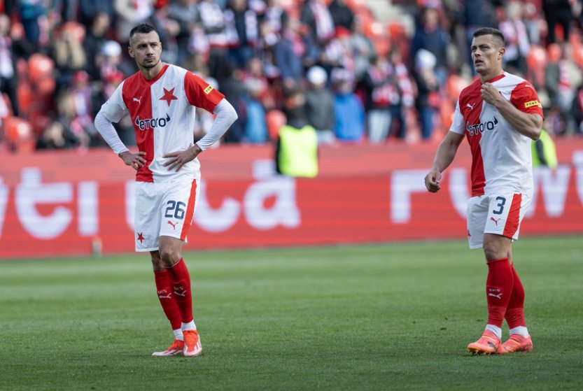 Fotbalisté Slavie remizovali s Olomoucí 2:2 a základní část ligy ovládla Sparta