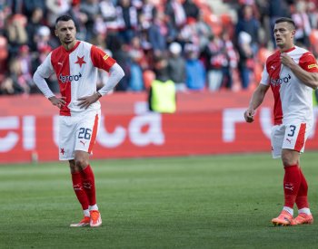 Fotbalisté Slavie remizovali s Olomoucí 2:2 a základní část ligy ovládla Sparta