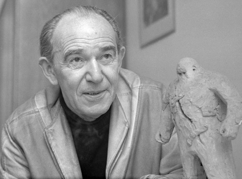 Pavel Jiras ve své knize popisuje život režiséra Martina Friče po roce 1945