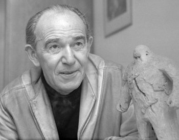 Pavel Jiras ve své knize popisuje život režiséra Martina Friče po roce 1945