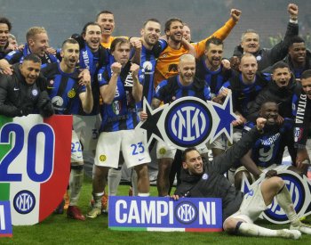Fotbalisté Interu získali díky výhře v milánském derby jubilejní 20. titul