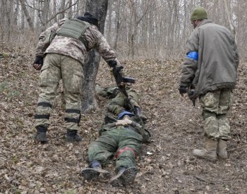 Rusko pochovává zabité vojáky na Ukrajině, aby utajilo ztráty, tvrdí Kyjev