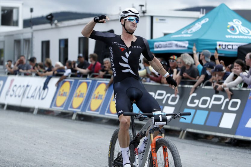 Biker Cink byl v short tracku na MS dvanáctý, titul obhájil Gaze