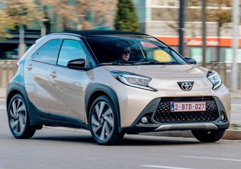 Toyota v loňském finančním roce zaznamenala rekordní celosvětový prodej a výrobu
