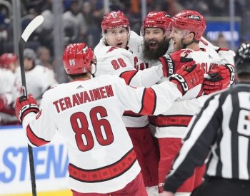 Nečas asistencí pomohl Carolině ke třem postupovým mečbolům