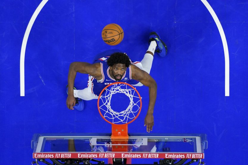 Embiid nastřílel 50 bodů a Philadelphia v NBA snížila stav série s New Yorkem