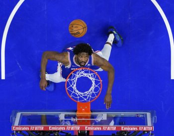 Embiid nastřílel 50 bodů a Philadelphia v NBA snížila stav série s New Yorkem