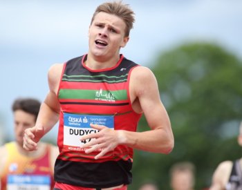 Půlkař Dudycha získal zlato na ME juniorů, štafety juniorek přidaly dva bronzy