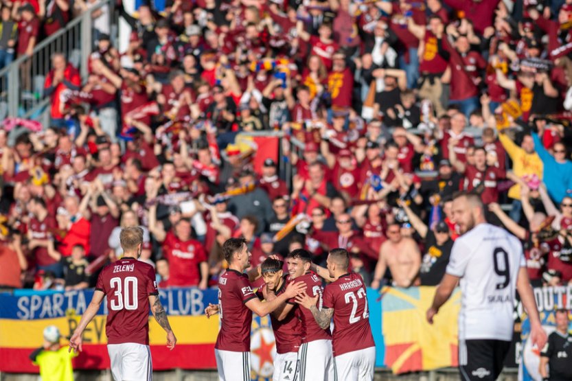 V neděli vyvrcholí základní část fotbalové ligy, Sparta se představí v Olomouci