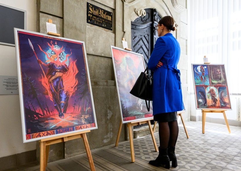 V Mostě vystavuje tvorbu inspirovanou folklorem a pohádkou Katrin Buttig