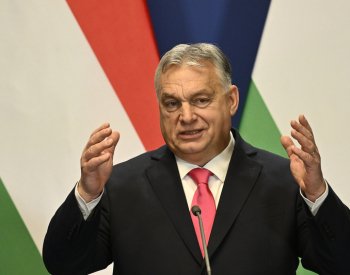 Orbán má tvrdé jádro voličů, které udržuje ve strachu, říkají politologové