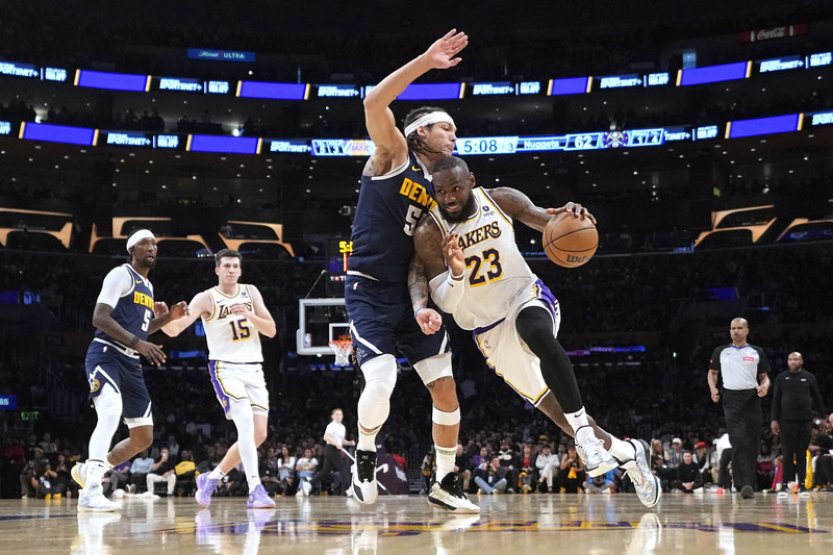 Lakers odvrátili v play off NBA rychlé vyřazení s Denverem