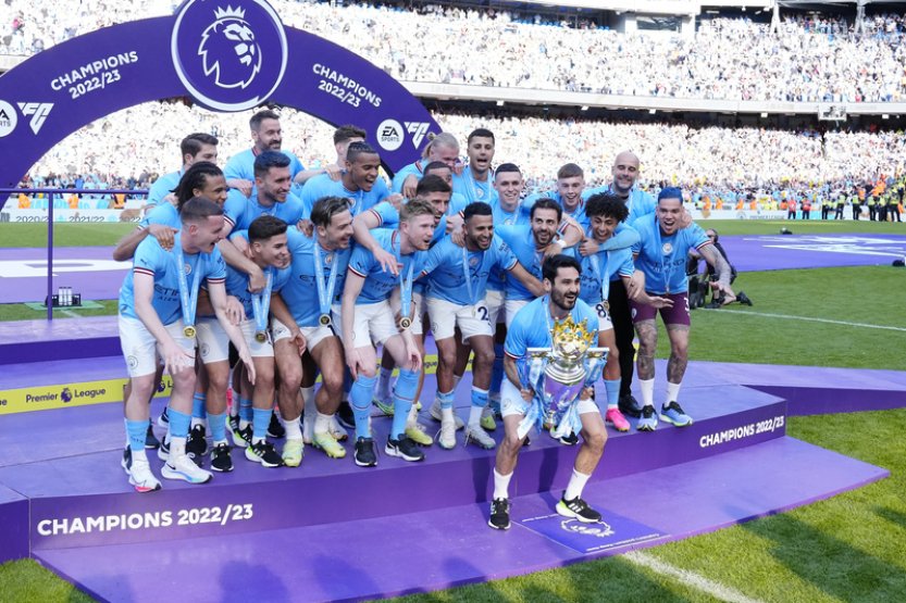 Fotbalisté City se pokusí o rekordní čtvrtý anglický titul v řadě