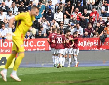 Sparta vyhrála v Olomouci 4:1 a před nadstavbou dál vede ligu o čtyři body