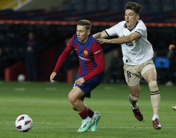 Barcelona díky hattricku Lewandowského porazila oslabenou Valencii