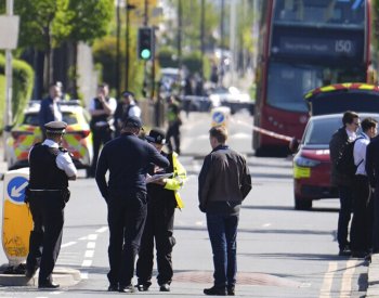 V Londýně zemřel po útoku muže s mečem třináctiletý chlapec