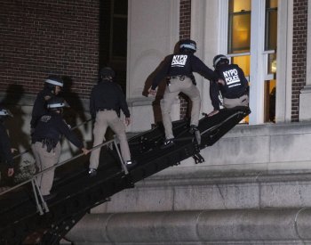 Policie vyvedla demonstranty z budovy Kolumbijské univerzity