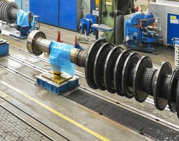 Podmínky v průmyslu se v dubnu silně zhoršily, klesla výroba i nové zakázky