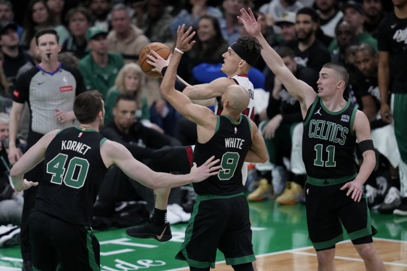 Boston je po jasné výhře ve čtvrtfinále NBA, po postupu sahá i Dallas