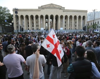 V Tbilisi se opět demonstruje i zatýká kvůli spornému zákonu, píší média