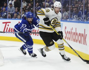 Toronto porazilo Boston a vynutilo si sedmý zápas. Češi nebodovali